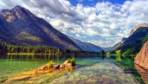voda hory jezero